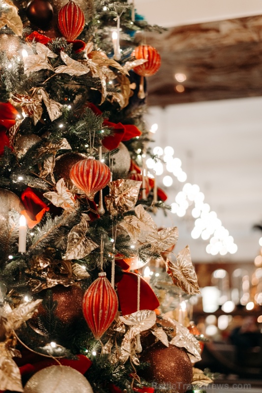 Viesnīca Grand Hotel Kempinski turpinot tradīciju pulcē rīdziniekus uz svinīgo Ziemassvētku egles iedegšanas ceremoniju 272863