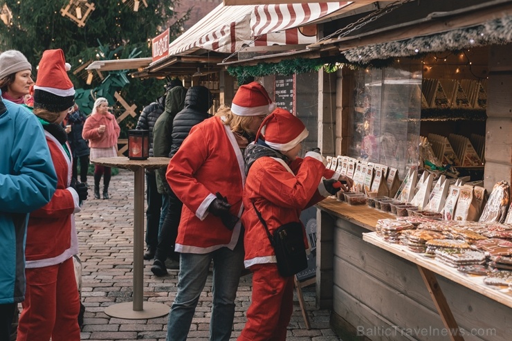 Ziemassvētku vecīšu labdarības skrējiens ir pozitīvām emocijām piepildīts pasākums, kurā ik gadu piedalās simtiem jautru dalībnieku ar mērķi palīdzēt  273081