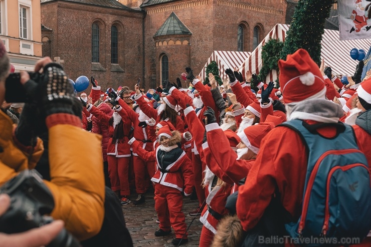 Ziemassvētku vecīšu labdarības skrējiens ir pozitīvām emocijām piepildīts pasākums, kurā ik gadu piedalās simtiem jautru dalībnieku ar mērķi palīdzēt  273099