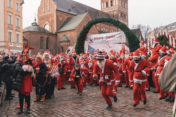 Ziemassvētku vecīšu labdarības skrējiens ir pozitīvām emocijām piepildīts pasākums, kurā ik gadu piedalās simtiem jautru dalībnieku ar mērķi palīdzēt  273102