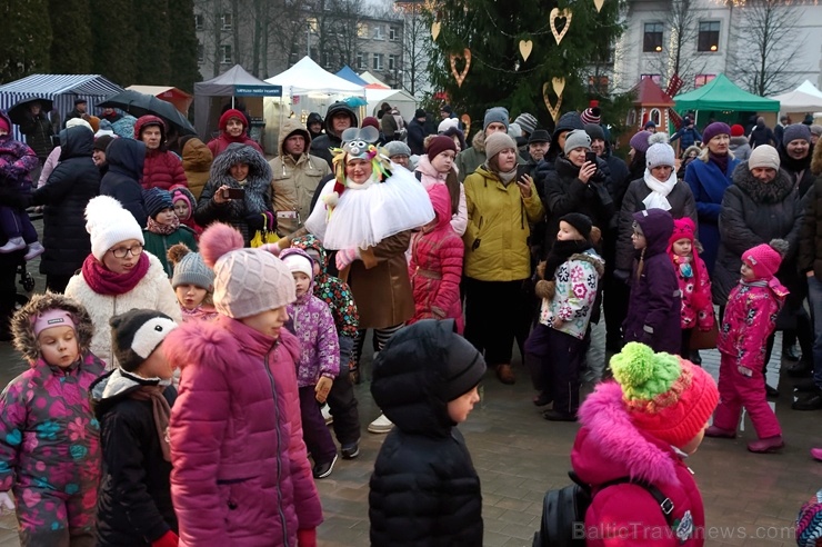 Egles iemirdzēšanās svētki ieskandinājuši Ziemassvētku gaidīšanas laiku Preiļu novadā 273467