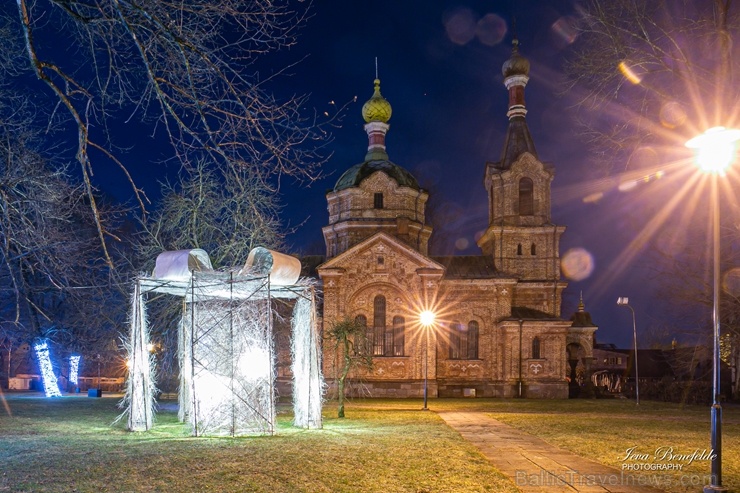 Kuldīga žilbina ar brīnišķīgajiem Ziemassvētku rotājumiem 273530