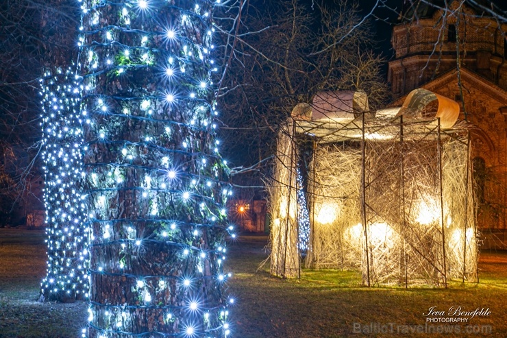 Kuldīga žilbina ar brīnišķīgajiem Ziemassvētku rotājumiem 273531