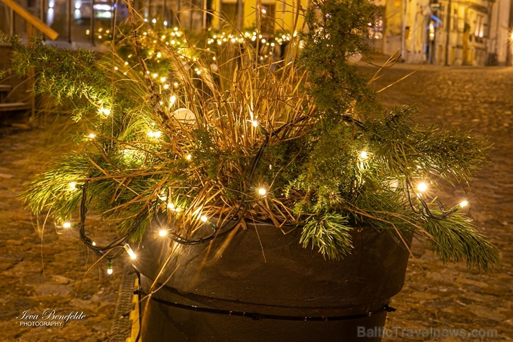 Kuldīga žilbina ar brīnišķīgajiem Ziemassvētku rotājumiem 273547