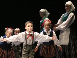 Daži fotomirkļi no bērnu un jauniešu deju studijas «Pīlādzītis» Ziemassvētku koncerta 5