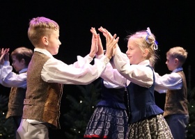 Daži fotomirkļi no bērnu un jauniešu deju studijas «Pīlādzītis» Ziemassvētku koncerta 34