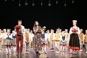 Daži fotomirkļi no bērnu un jauniešu deju studijas «Pīlādzītis» Ziemassvētku koncerta 49