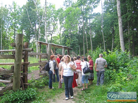 Baltijas ceļojumu maratona žurnālisti ar interesi iepazīst zooloģisko dārzu 14892