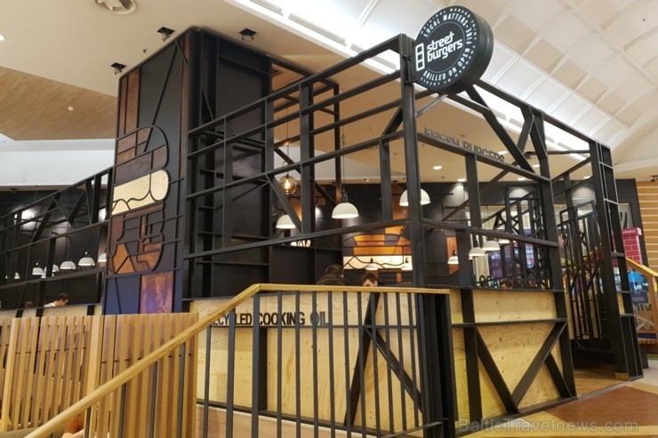 «Street Burgers» atver jaunu burgernīcu tirdzniecības centrā «Domina Shopping» 274414