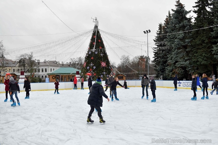 Daugavpilī izveidota brīnisķīga slidotava, kur ziemas priekus iespējams baudīt līdz pat 2020. gada 8. martam 274442