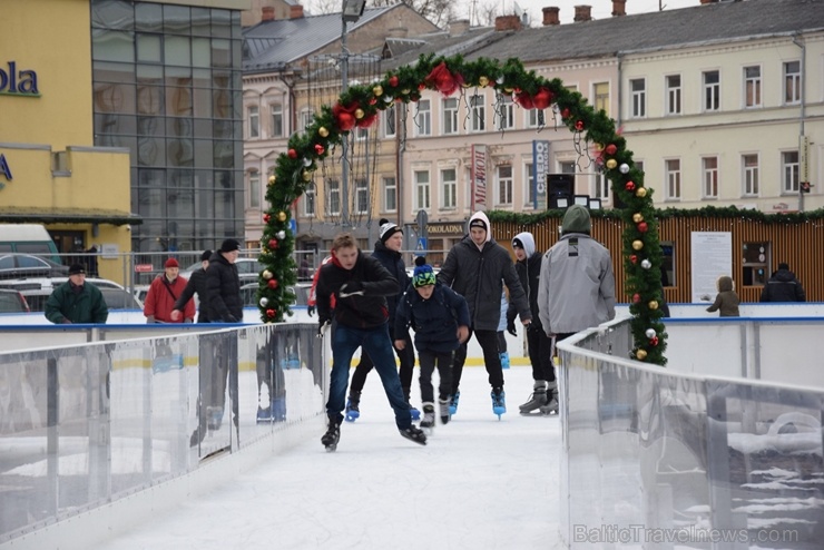 Daugavpilī izveidota brīnisķīga slidotava, kur ziemas priekus iespējams baudīt līdz pat 2020. gada 8. martam 274448