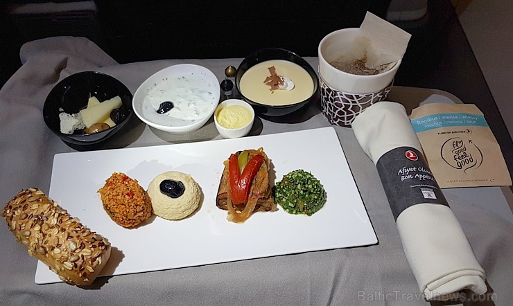 Travelnews.lv lido biznesa klasē ar «Turkish Airlines» no Rīgas uz Denpasaru caur Stambulu. Foto: ar Samsung Galaxy Note8 274590