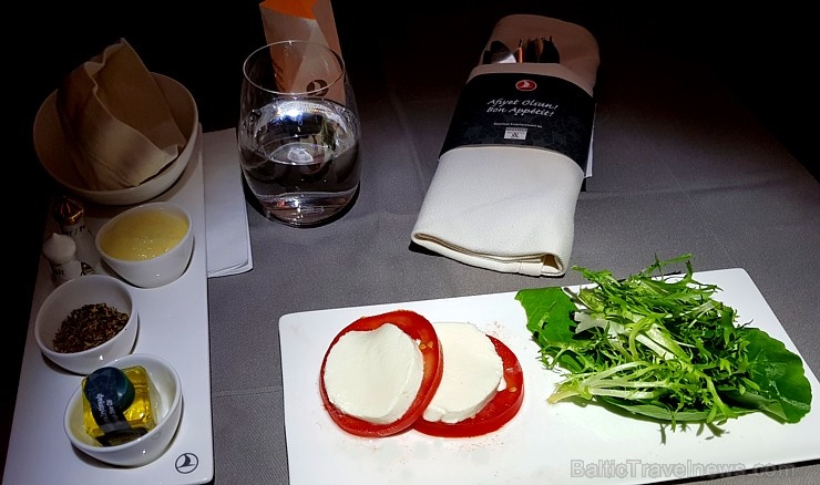 Travelnews.lv lido biznesa klasē ar «Turkish Airlines» no Rīgas uz Denpasaru caur Stambulu. Foto: ar Samsung Galaxy Note8 274615