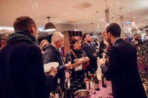 Viesnīca Mercure Hotel Riga Center rīko «Grieķijas vīna festivālu», kurā bauda Grieķijas vīna un Latvijas gastronomijas izcilāko uzkodu saderību 16