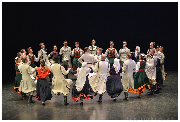 XXII Jaunrades deju konkursa finālā Ogrē 19 horeogrāfi skatītāju un žūrijas vērtējumam nodeva 41 deju, kuru izdejoja 26 kolektīvi 275487