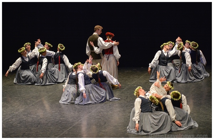 XXII Jaunrades deju konkursa finālā Ogrē 19 horeogrāfi skatītāju un žūrijas vērtējumam nodeva 41 deju, kuru izdejoja 26 kolektīvi 275492