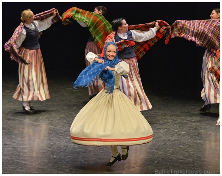 XXII Jaunrades deju konkursa finālā Ogrē 19 horeogrāfi skatītāju un žūrijas vērtējumam nodeva 41 deju, kuru izdejoja 26 kolektīvi 275496