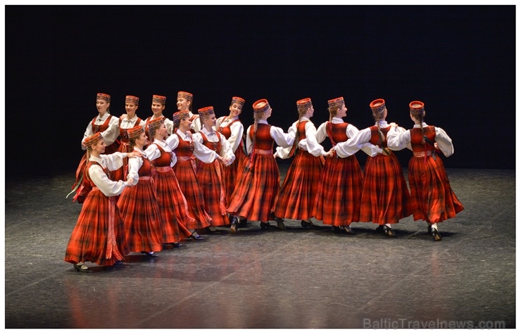 XXII Jaunrades deju konkursa finālā Ogrē 19 horeogrāfi skatītāju un žūrijas vērtējumam nodeva 41 deju, kuru izdejoja 26 kolektīvi 275501