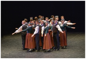 XXII Jaunrades deju konkursa finālā Ogrē 19 horeogrāfi skatītāju un žūrijas vērtējumam nodeva 41 deju, kuru izdejoja 26 kolektīvi 2