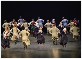 XXII Jaunrades deju konkursa finālā Ogrē 19 horeogrāfi skatītāju un žūrijas vērtējumam nodeva 41 deju, kuru izdejoja 26 kolektīvi 8