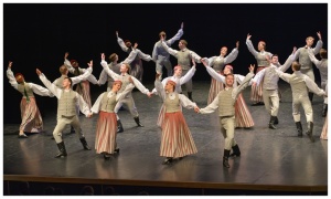 XXII Jaunrades deju konkursa finālā Ogrē 19 horeogrāfi skatītāju un žūrijas vērtējumam nodeva 41 deju, kuru izdejoja 26 kolektīvi 22