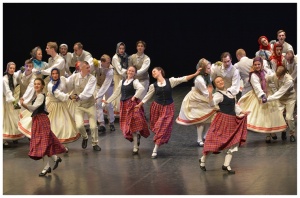 XXII Jaunrades deju konkursa finālā Ogrē 19 horeogrāfi skatītāju un žūrijas vērtējumam nodeva 41 deju, kuru izdejoja 26 kolektīvi 28