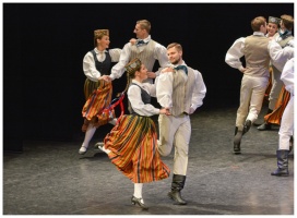 XXII Jaunrades deju konkursa finālā Ogrē 19 horeogrāfi skatītāju un žūrijas vērtējumam nodeva 41 deju, kuru izdejoja 26 kolektīvi 33
