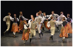 XXII Jaunrades deju konkursa finālā Ogrē 19 horeogrāfi skatītāju un žūrijas vērtējumam nodeva 41 deju, kuru izdejoja 26 kolektīvi 35
