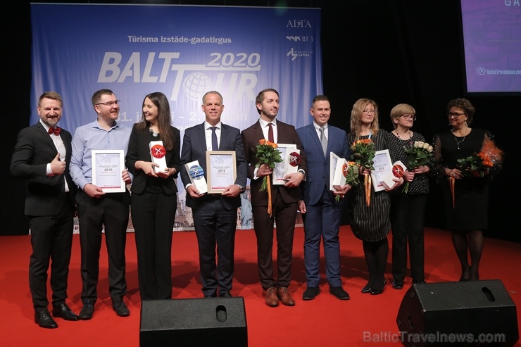 Sveicam «GADA CILVĒKS TŪRISMĀ 2019» laureātus tūrisma izstādē «Balttour 2020». Foto: Rojs Maizītis 275790