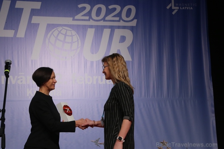 Sveicam «GADA CILVĒKS TŪRISMĀ 2019» laureātus tūrisma izstādē «Balttour 2020». Foto: Rojs Maizītis 275810