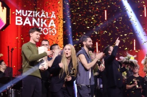 Daugavpilī skan krāšņs «Muzikālās bankas» 20 gadu jubilejas koncerts 14