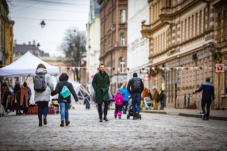 2020. gada katra mēneša pirmajā sestdienā kādu no galvaspilsētas centra ielām atvēl gājējiem, velobraucējiem, kā arī dažādām uzņēmējdarbību veicinošām 276426