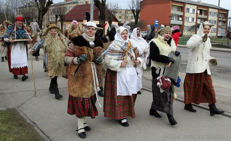 Līvānos norisinājās XXI Starptautiskais masku tradīciju festivāls, kurā piedalījās 24 masku grupasno Latvijas un citām valstīm 277674