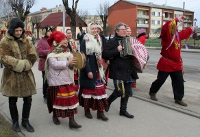 Līvānos norisinājās XXI Starptautiskais masku tradīciju festivāls, kurā piedalījās 24 masku grupasno Latvijas un citām valstīm 8