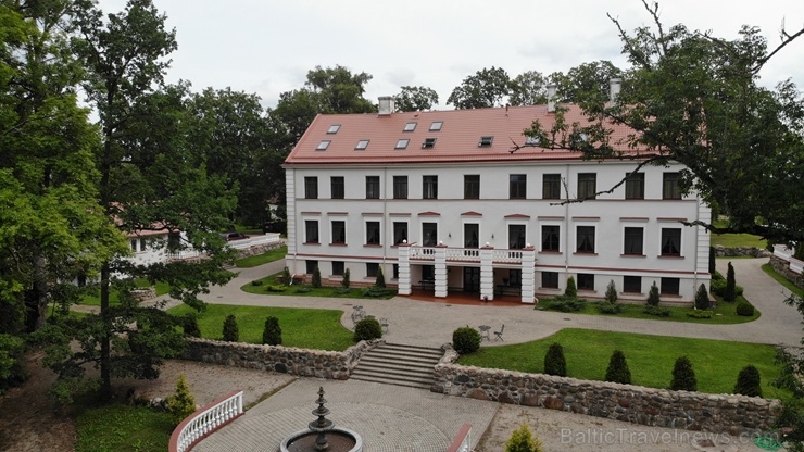 Kurzemē tūristiem ir pieejama nakšņošanai un svinībām grezna muiža - «Lielvirbu muiža». Foto: Reinis Brūvelis 277740