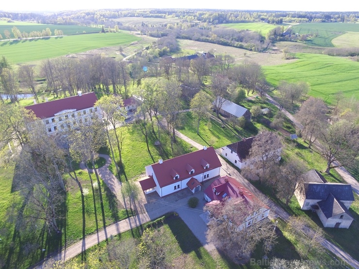 Kurzemē tūristiem ir pieejama nakšņošanai un svinībām grezna muiža - «Lielvirbu muiža». Foto: Reinis Brūvelis 277745