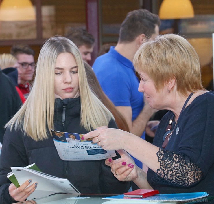 Ķīpsalā pulcējas skolnieki, vecāki, pasniedzēji, studenti un augstskolas uz «Skola 2020» 278577