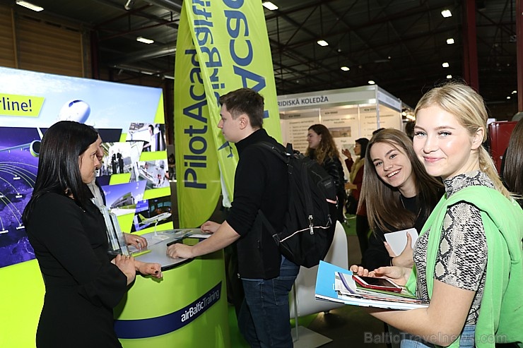 Ķīpsalā pulcējas skolnieki, vecāki, pasniedzēji, studenti un augstskolas uz «Skola 2020» 278600