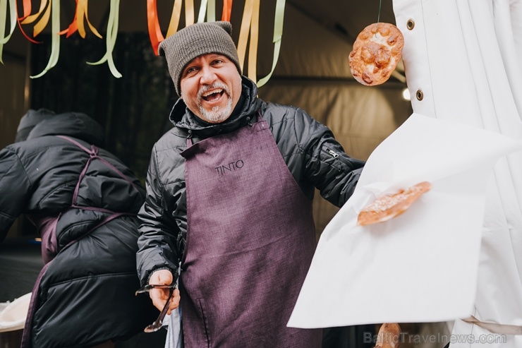 Vecīgā tiek svinēti pavasara tuvošanās svētki «Masļeņica – lielais pankūku cepiens». Foto: Live Riga 278681