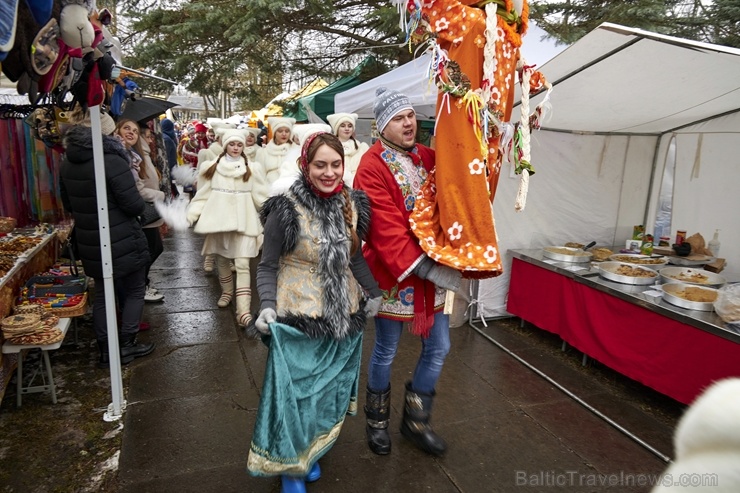 Rēzeknē svin tradicionālos slāvu tautību svētkus «Masļeņica» 279073