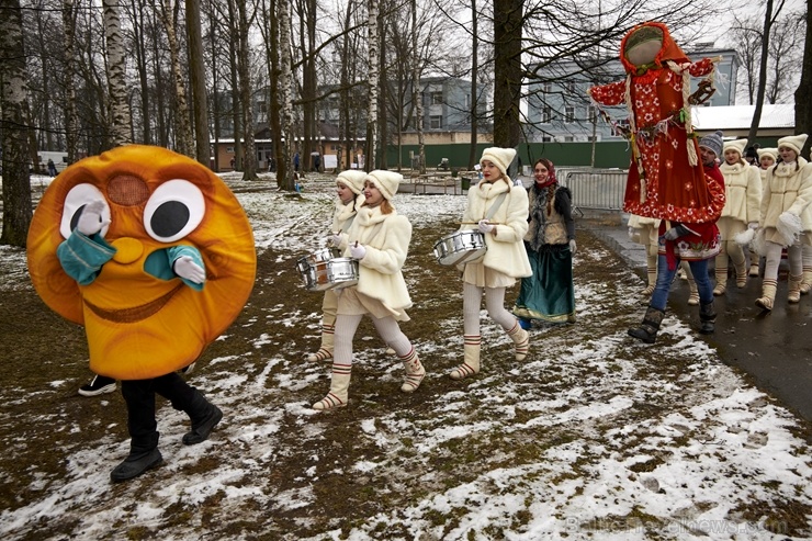 Rēzeknē svin tradicionālos slāvu tautību svētkus «Masļeņica» 279074