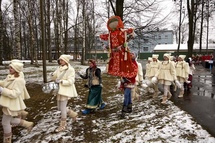 Rēzeknē svin tradicionālos slāvu tautību svētkus «Masļeņica» 279075