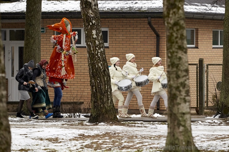 Rēzeknē svin tradicionālos slāvu tautību svētkus «Masļeņica» 279076