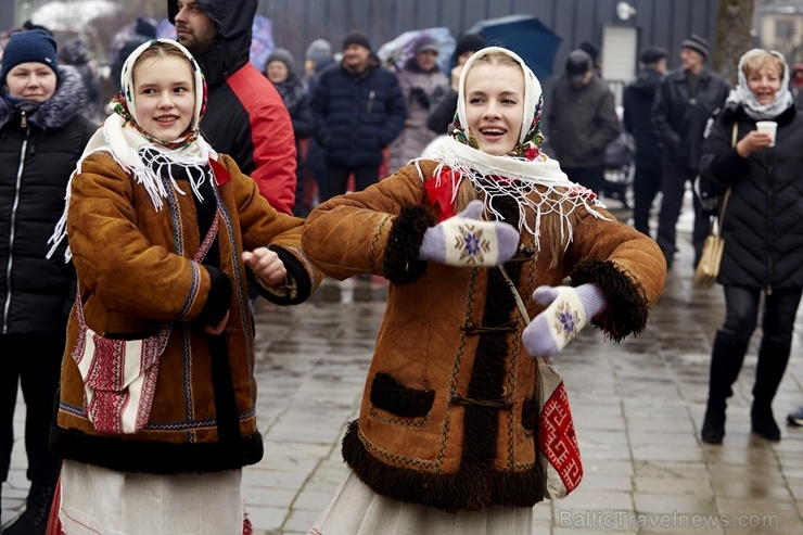 Rēzeknē svin tradicionālos slāvu tautību svētkus «Masļeņica» 279096