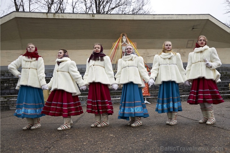 Rēzeknē svin tradicionālos slāvu tautību svētkus «Masļeņica» 279100