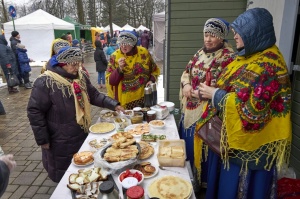 Rēzeknē svin tradicionālos slāvu tautību svētkus «Masļeņica» 7