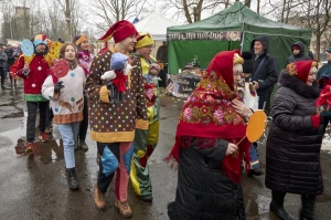 Rēzeknē svin tradicionālos slāvu tautību svētkus «Masļeņica» 13