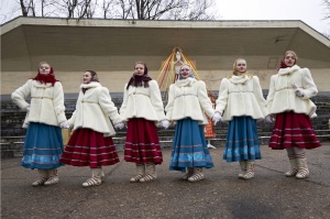 Rēzeknē svin tradicionālos slāvu tautību svētkus «Masļeņica» 41