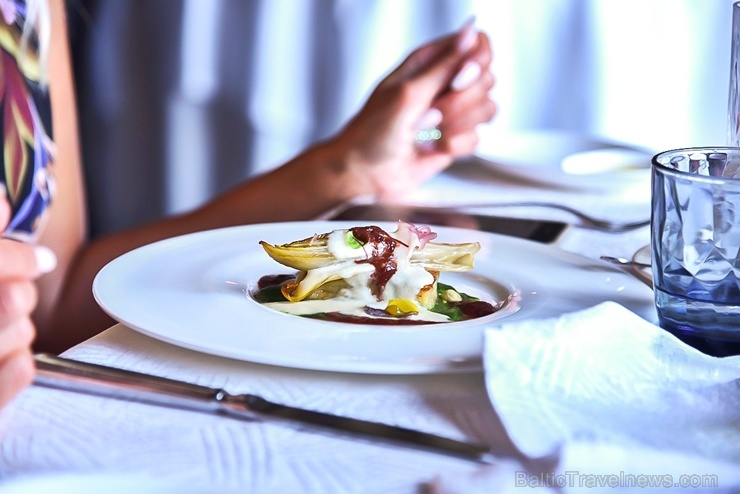 Skaistumkonkursu dalībniece Viktorija Brunova iesaka apmeklēt Itālijas restorānu «Grotta Palazzese Restaurant». Foto: Viktorija Brovuna 279145