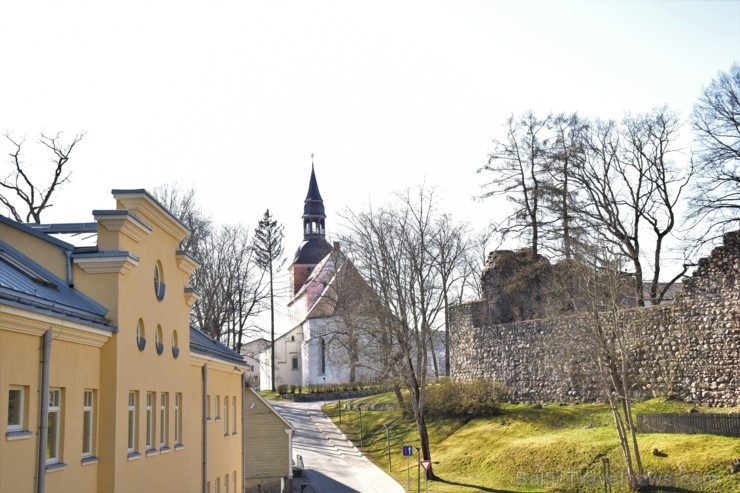 Valmieras pilsēta un Gaujas krasti lēnām plaukst un ir pavasara gaidās 280198